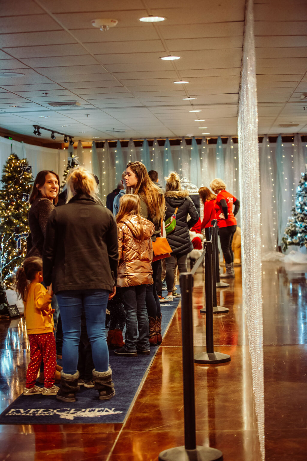 Volunteer Rogue Winterfest Grants Pass, Oregon